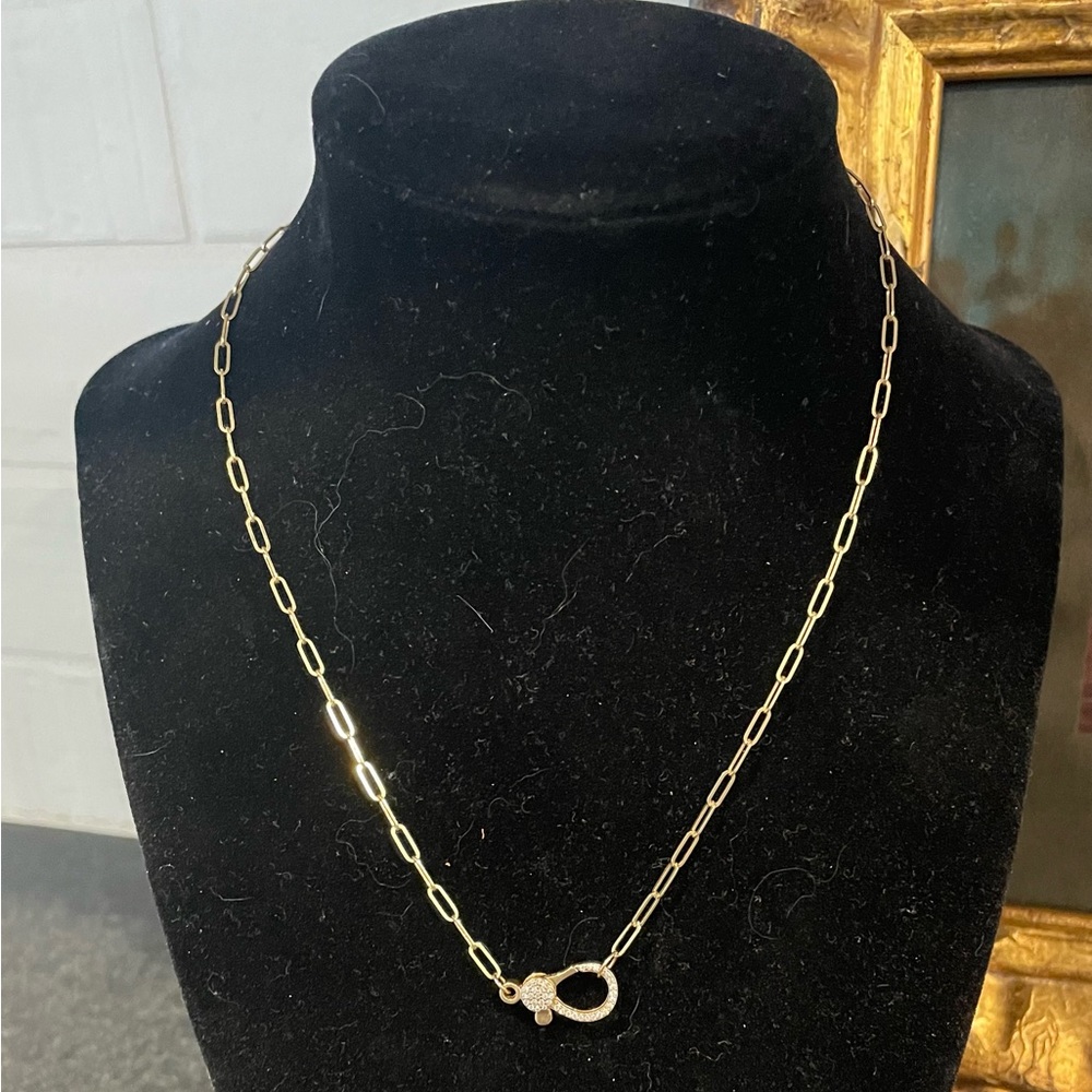 CHAIN WITH A DIAMOND ENCRUSTED LOBSTER CLAW CLASP